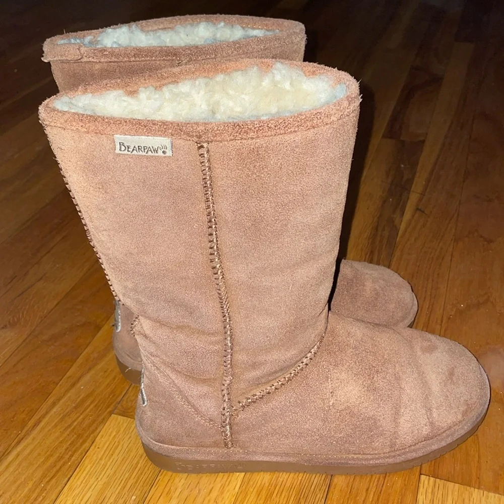 BearPaw Emma Low Sheepskin/Wool‎ Lined Suede boots.  Size 7